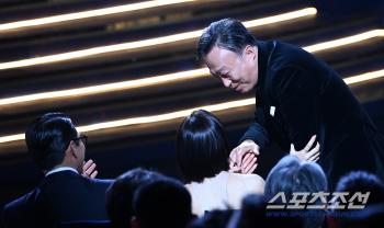  Lee Sung-min who is happier for Hyun Bin Son Ye-jin couple's congratulations