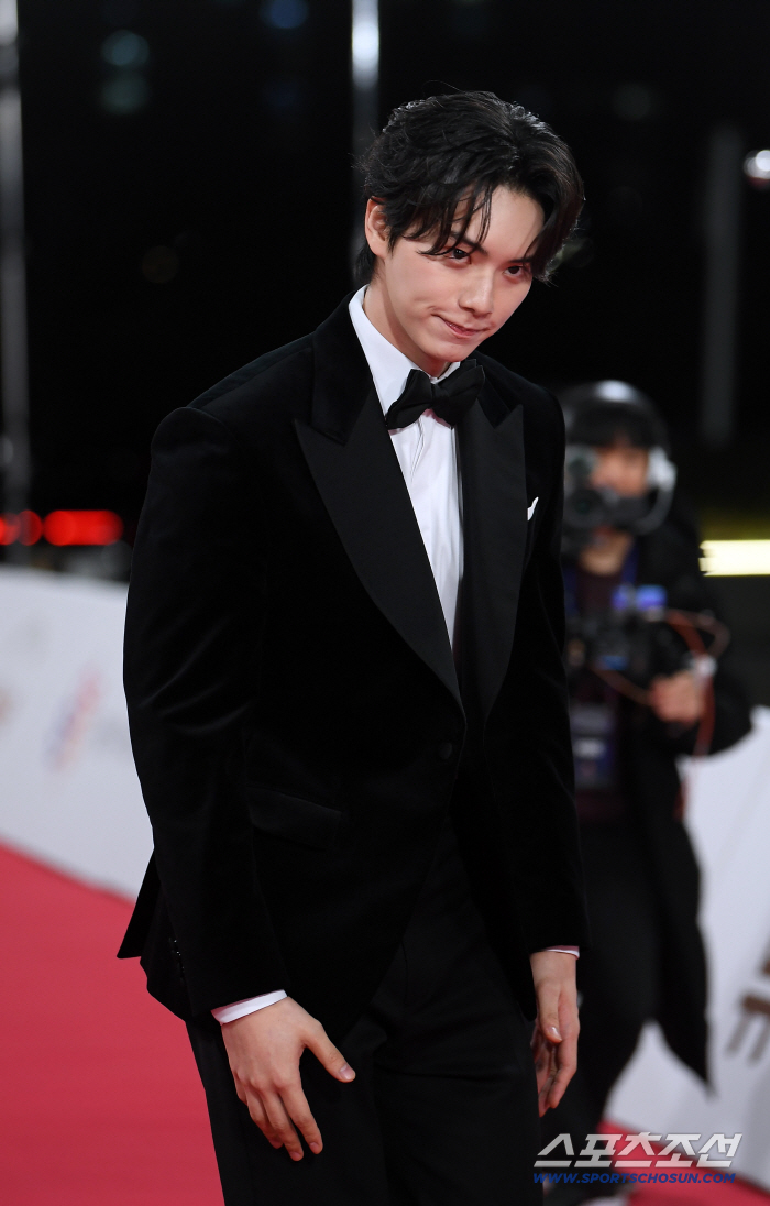  The moment Chaemin's eyes met