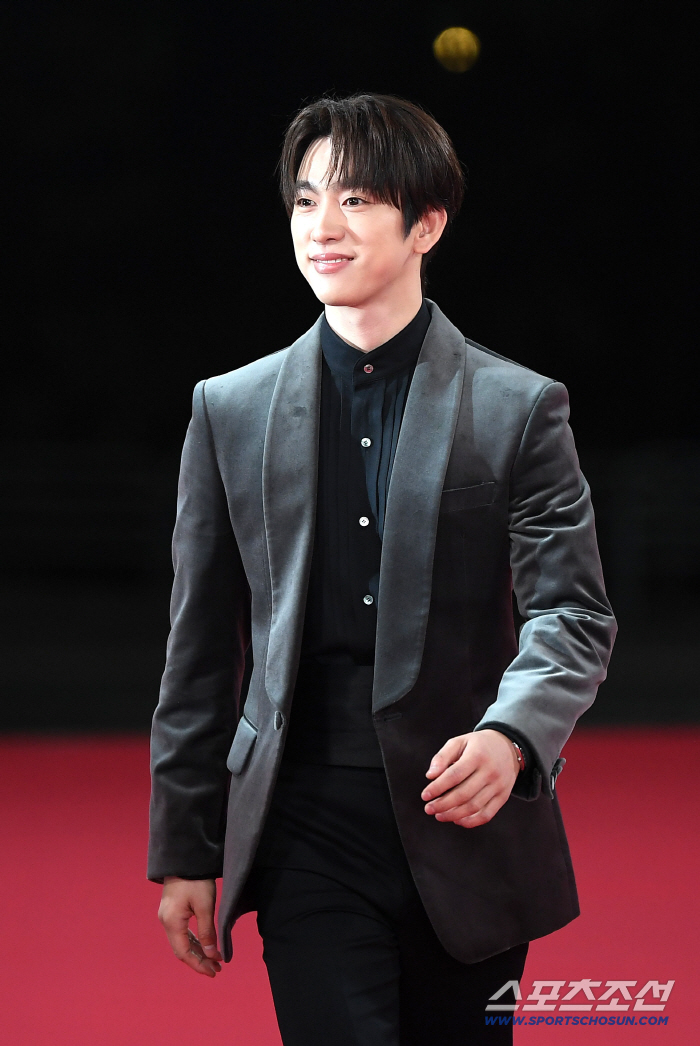  PARK JINYOUNG's heart fluttered