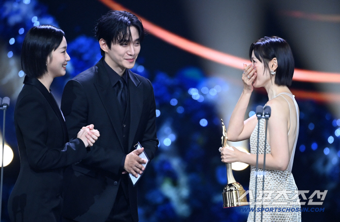  Son Yejin is so touched