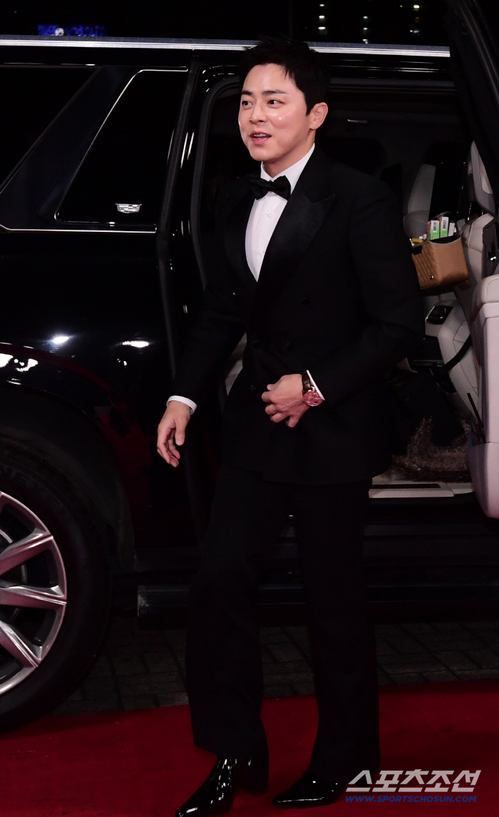  When Cho Jungseok shines on the red carpet