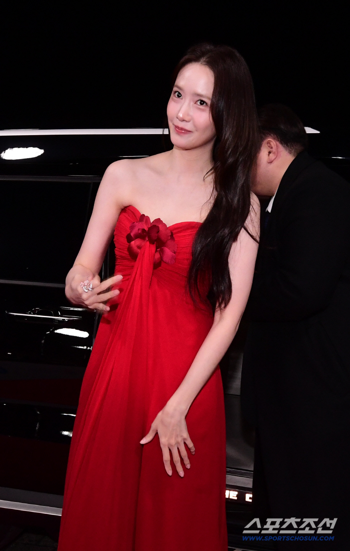  Yoona's attractive beauty