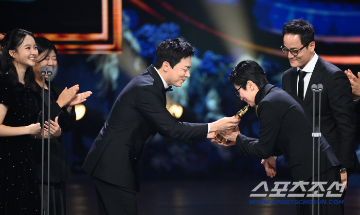  The zombie daughter team that won the Blue Dragon Film Award for most viewers