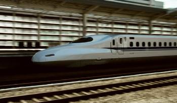 The pilot of the 225kmh high-speed train is away for 5 seconds...300m driverless driving
