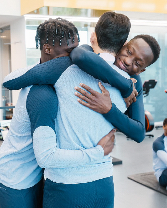 Respect for Son Heung-min with tears in his eyes! Eventually, it was sold to AC Milan for 34.6 billion...I don't think I can play again → The team will leave in January next year