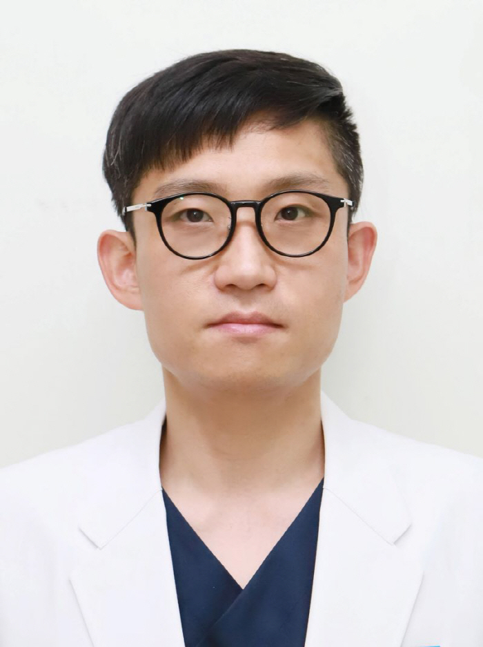 Suspected Moyamoya disease in children, 30s, and 40s with repeated headaches and paralysis of the arms