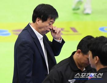 Where's Hakyung? The frustration of the head coach who lost his lover...We have to overcome it. The volleyball is round. 