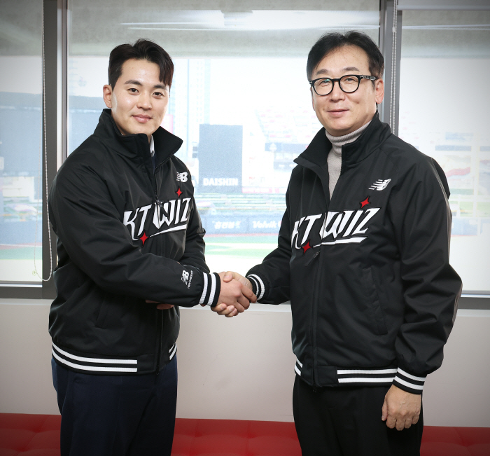 As expected, catcher is worth gold! KT, which missed Kang Baek-ho, recruited Han Seung-taek, a C-grade FA...Up to 1 billion won in four years instantly reduced power favorable defense