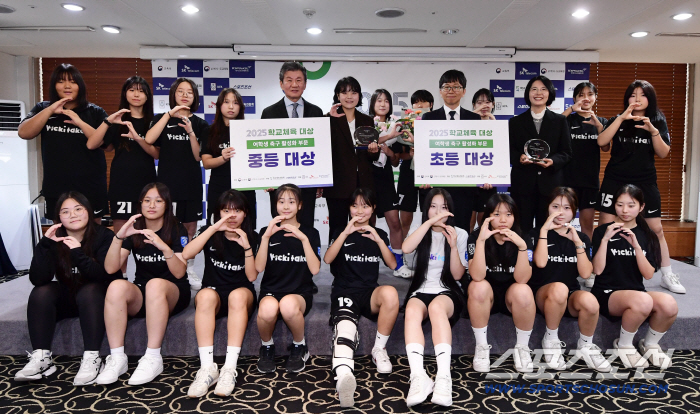 Lower the defensive line like an elite player → I want to do it in high school, too. Soccer girls who really found fun on the ground