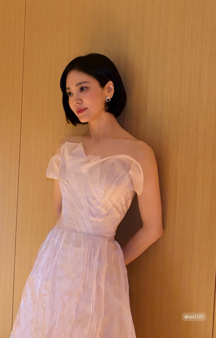 Song Hye-kyo, breathtaking side face..the dignity of a natural beauty