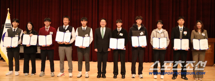 Sports ♥ Enterprise Taein X Korea Sports Council → Sports Scholarship Ceremony for 62 future Olympians For 35 years Total 803 750 million won Cheering for your dreams!
