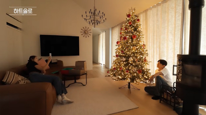 Han Hye-jin, who is married to a younger person, and Ha-jun, who is four years younger, ♥ call her to the villa and go on a date