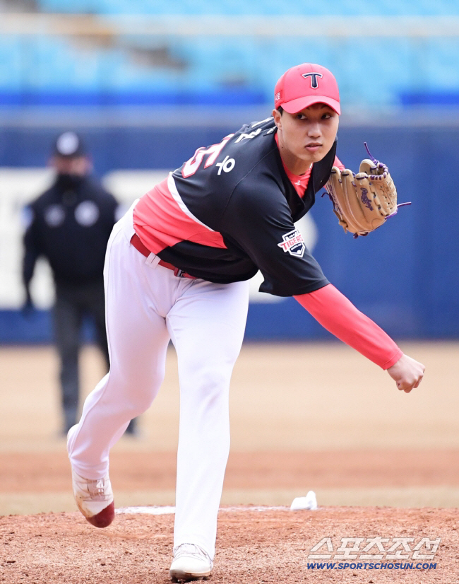 He suddenly became voluntary and took off his KIA uniform as a promising 1R player…I'm going to retire