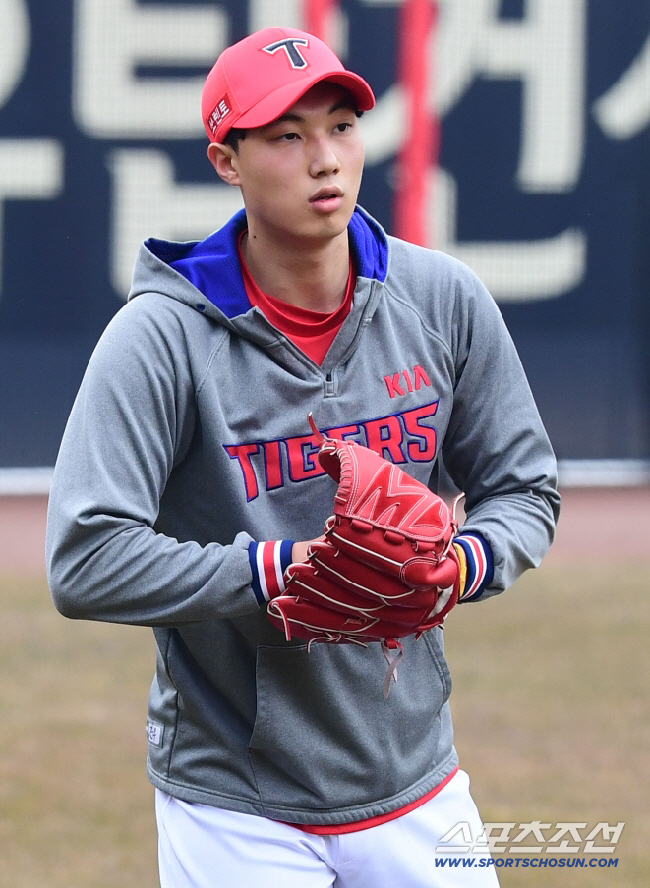 He suddenly became voluntary and took off his KIA uniform as a promising 1R player…I'm going to retire