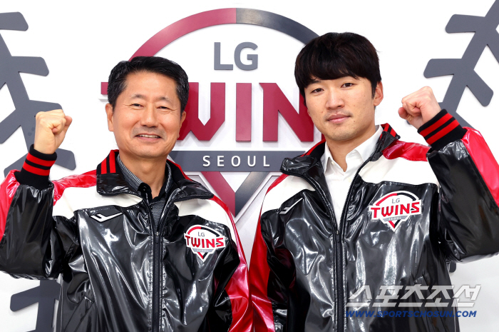 I can't believe there's such a romantic FA. Park Hae Min must be left I kept my promise. Re-signing KRW 6.5 Billion with LG