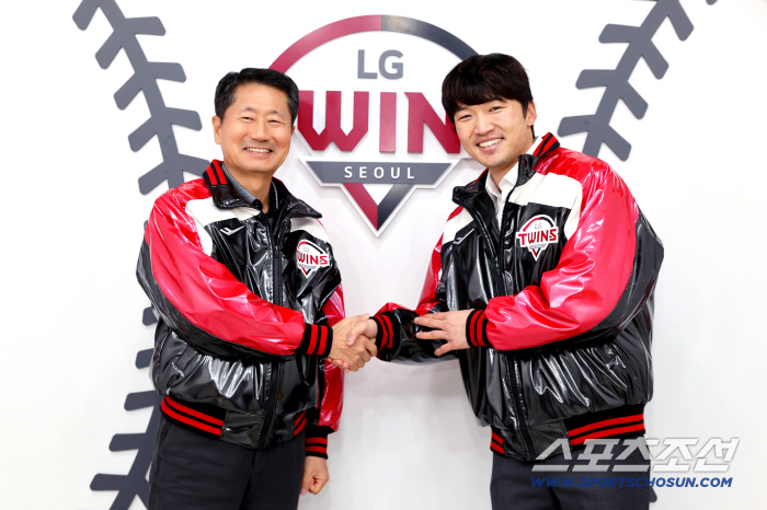 I can't believe there's such a romantic FA. Park Hae Min must be left I kept my promise. Re-signing KRW 6.5 Billion with LG