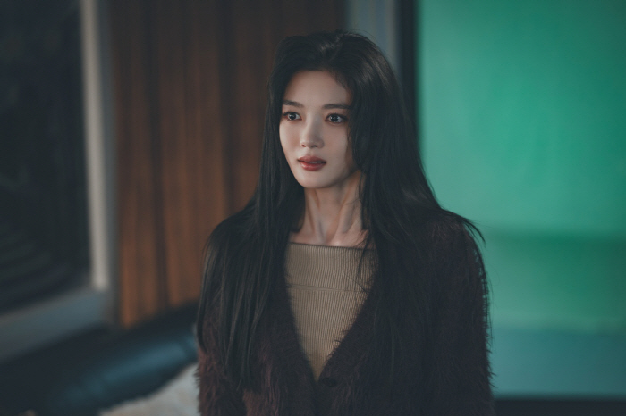 I put in 200% of my concentration effort..Kim Yoo-jung, one-top, proving her presence as X