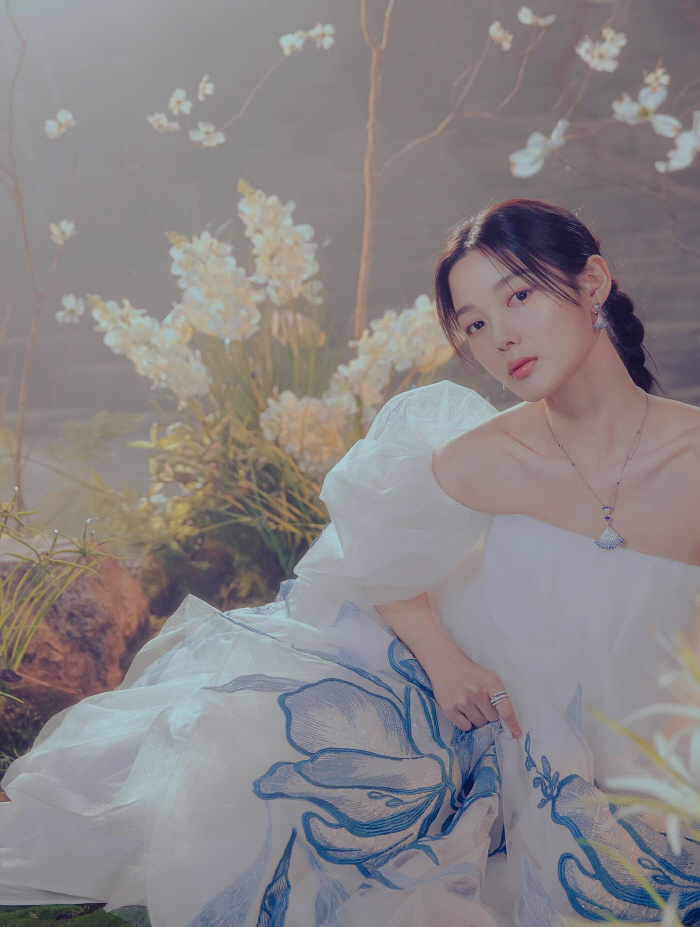 I put in 200% of my concentration effort..Kim Yoo-jung, one-top, proving her presence as X