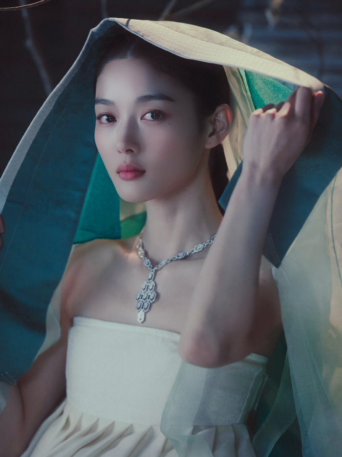 I put in 200% of my concentration effort..Kim Yoo-jung, one-top, proving her presence as X