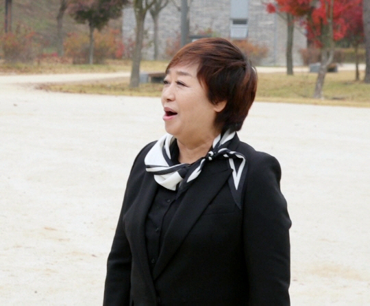 I was kicked out of Hye-eun's house with 20 billion debts from my ex-husband, and I got a red ticket..a year's life as a prayer book