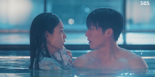 ‘Dynamite Kiss’ Hits New Peak as Jang Ki-Yong Saves Ahn Eun-Jin in Dramatic Finale