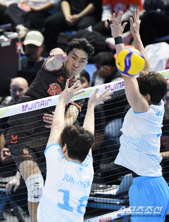  Cha Ji-hwan's powerful spike