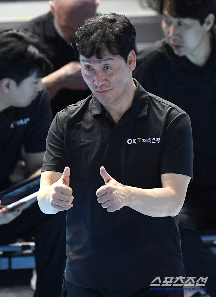  Director Shin Youngchul, thumbs up!