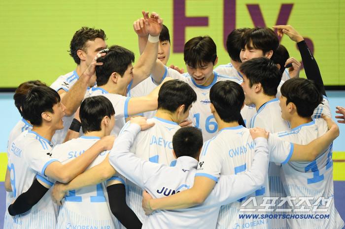  Jeong Ji-seok leads the victory with the Triple Crown