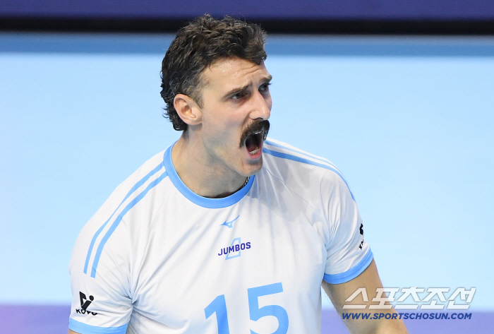  Russell finished the first set with a serve ace