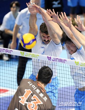  Russell scores blocking points