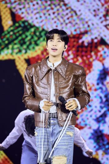 A really big one is coming...Lim Young-woong is finally starting the Seoul concert. Skylight air raid