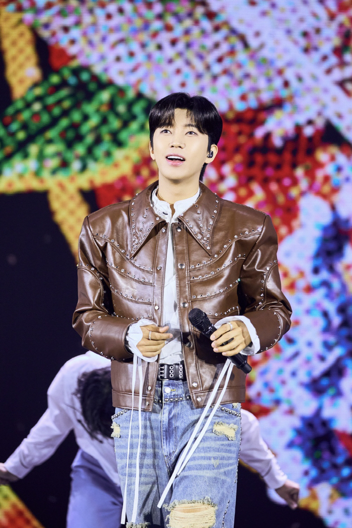 A really big one is coming...Lim Young-woong is finally starting the Seoul concert. Skylight air raid