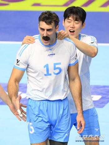 Russell scored 37 points. Korean Air was strongOK Savings Bank won 3-2 and retook the top spot. 