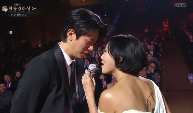 Hwasa Reflects on ‘Good Goodbye’ Success and Praises Park Jung-min for His Support