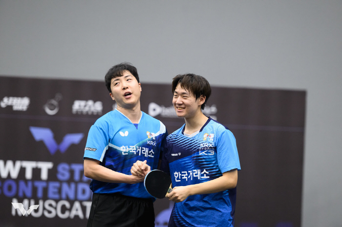 If I play with him, I'll win! Lim Jong-hoon, the doubles master, and Oh Jun-sung, the youngest on-top, also beat Singapore Group  after winning the world No. 1 group