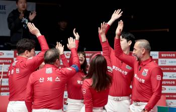 If this happens, no one knows. Welcome Savings Bank, SK Rent-a-Car is completely destroyed... PBA Team League 4R in the Mysterious Race!