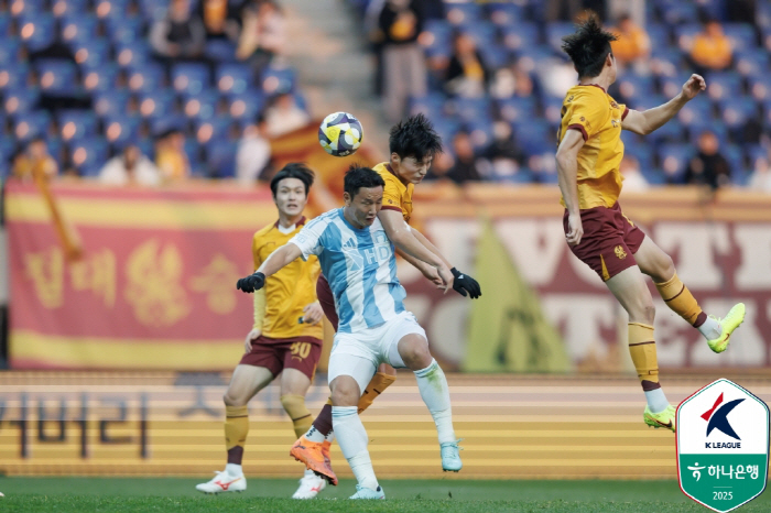 It's not over. The 9th place competition is the final round! Ulsan, Friedjohnson, Choi Kyung-rok Scores 2 points behind 10th-ranked Suwon by 0-2 loss to Gwangju 