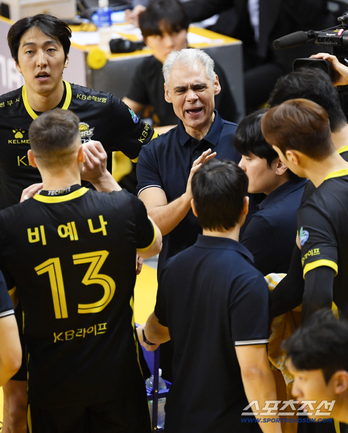  Director Leonardo Carvalho, focus