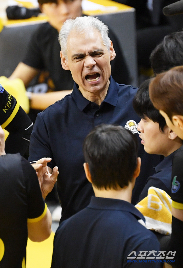  Director Leonardo Carvalho, let's go