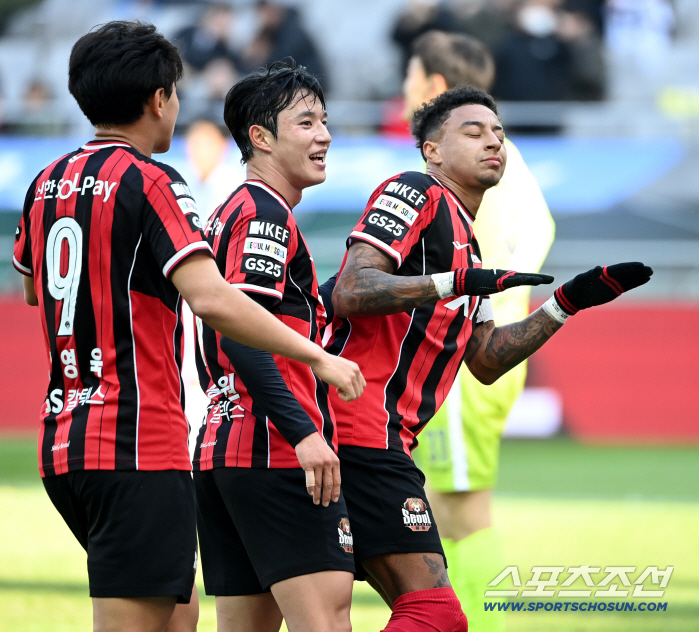  equalizer Lingard's dance ceremony