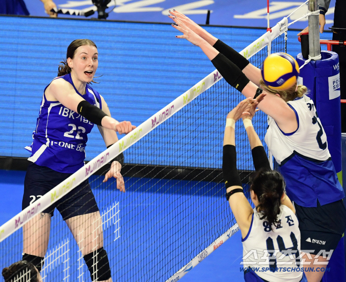  Kincella's powerful spike