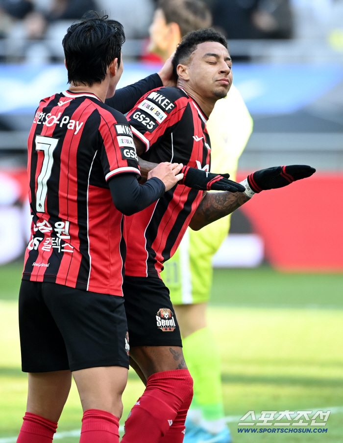  Lingard shows Shin Chan dance, equalizer explodes