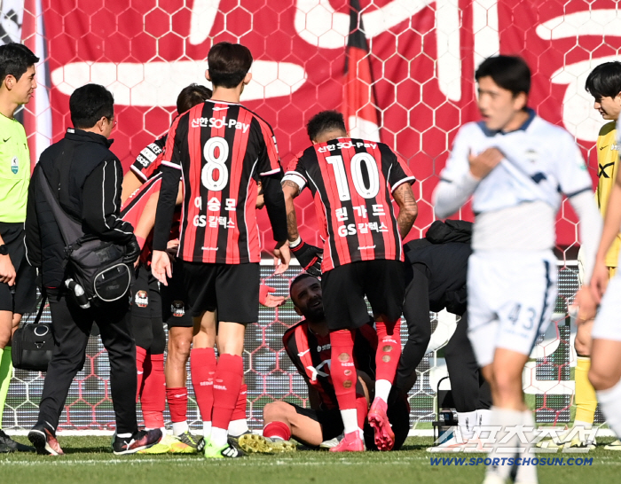  Lingard worried about Yazan, don't get hurt!