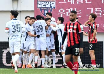  Park Se-jin, Kim Jin-soo, who is disappointed