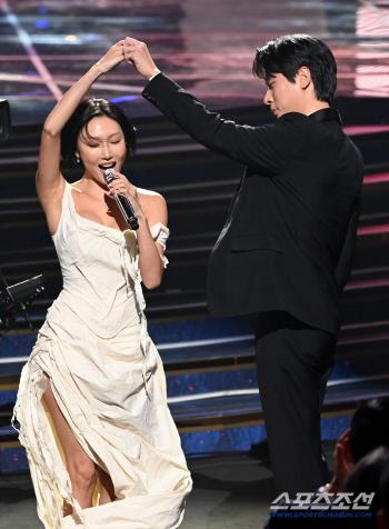 Hwasa’s ‘Good Goodbye’ Rebounds to No. 1 After Explosive Blue Dragon Performance With Park Jung-min
