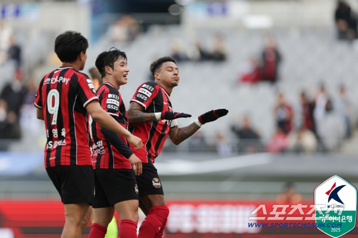 Suwon Samsung Man Kim Joo-chan's Shake Salute → Lingard's faded 10th goal Seoul lost 1-3 to Gimcheon X, Daejeon, and the final match of the semi-winning war! 