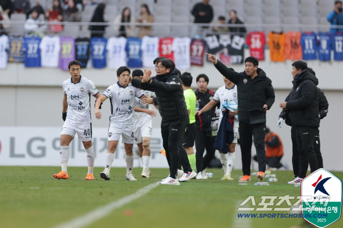 Suwon Samsung Man Kim Joo-chan's Shake Salute → Lingard's faded 10th goal Seoul lost 1-3 to Gimcheon X, Daejeon, and the final match of the semi-winning war! 