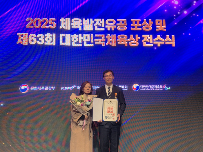 World's Seven Continents' Highest Climbing Mountaineer Jo Byeok-rae, Medal of Sports Merit Baekmajang, Distinguished Service