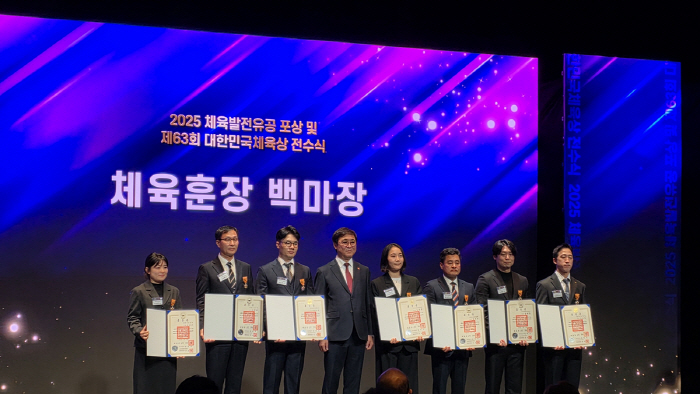 World's Seven Continents' Highest Climbing Mountaineer Jo Byeok-rae, Medal of Sports Merit Baekmajang, Distinguished Service