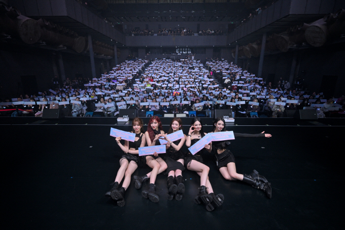 A2O MAY, first fan meeting in Shanghai, Maynia Arrive...We're continuing the trend!